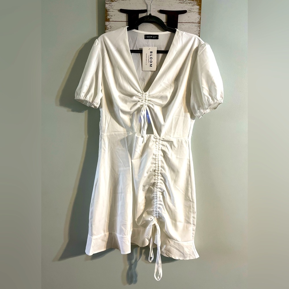 Bloom chic white dress, with draw strings. Size 12 / large New with tags